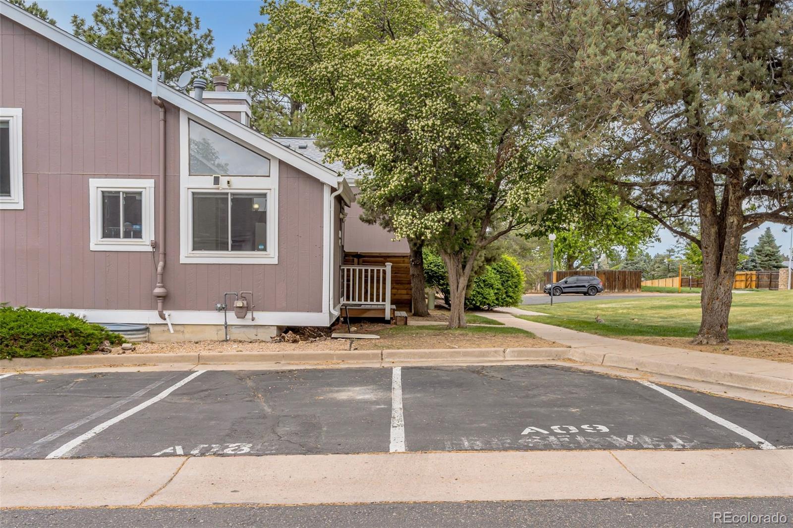 MLS Image #3 for 3750 s genoa circle,aurora, Colorado