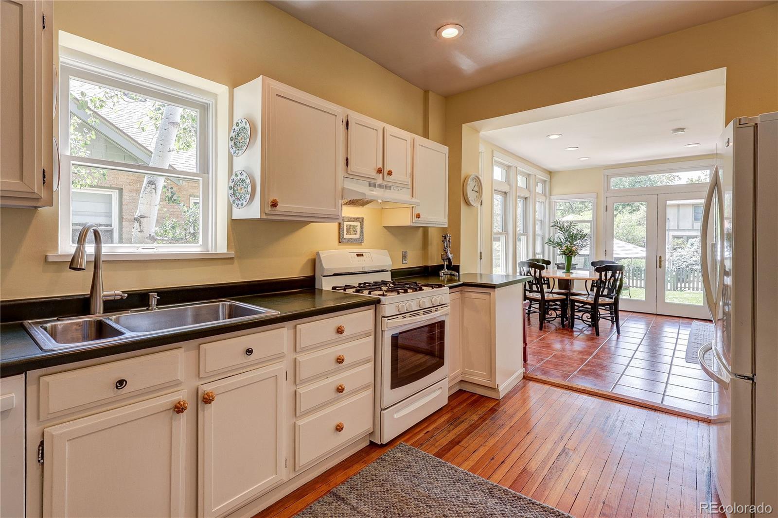 MLS Image #10 for 2091  holly ,denver, Colorado