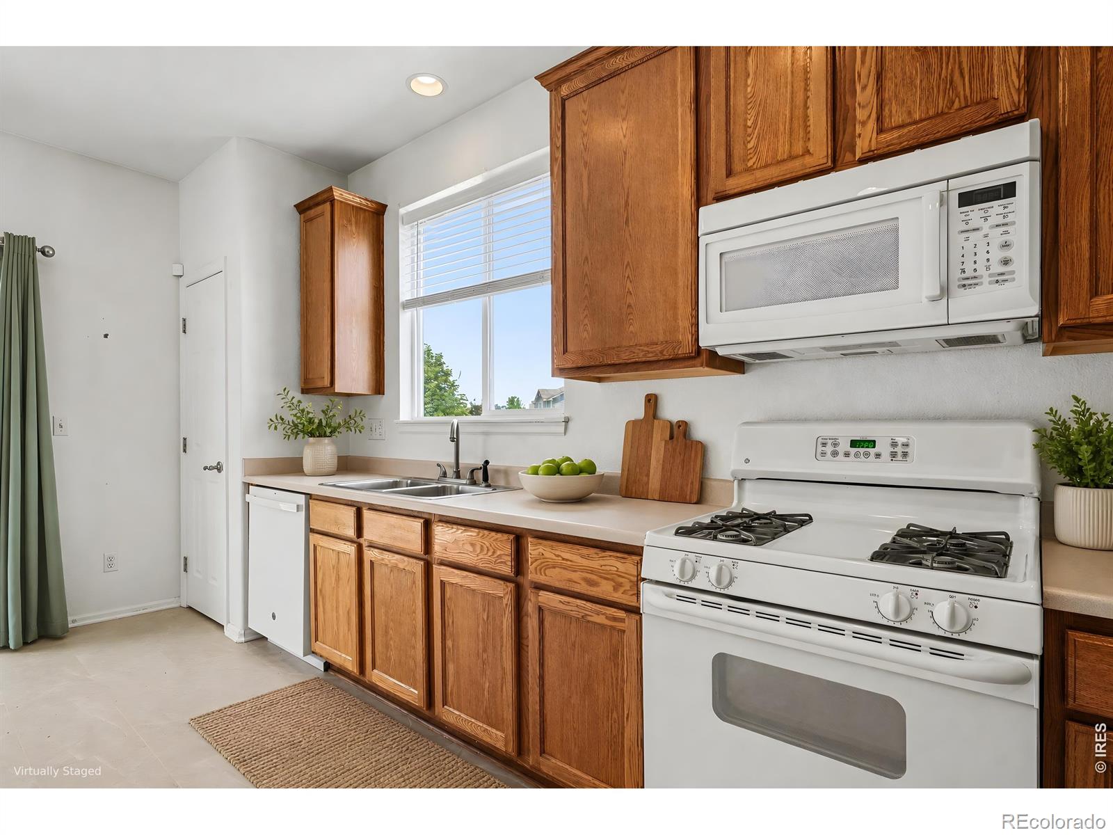 MLS Image #6 for 10053  crystal circle,commerce city, Colorado