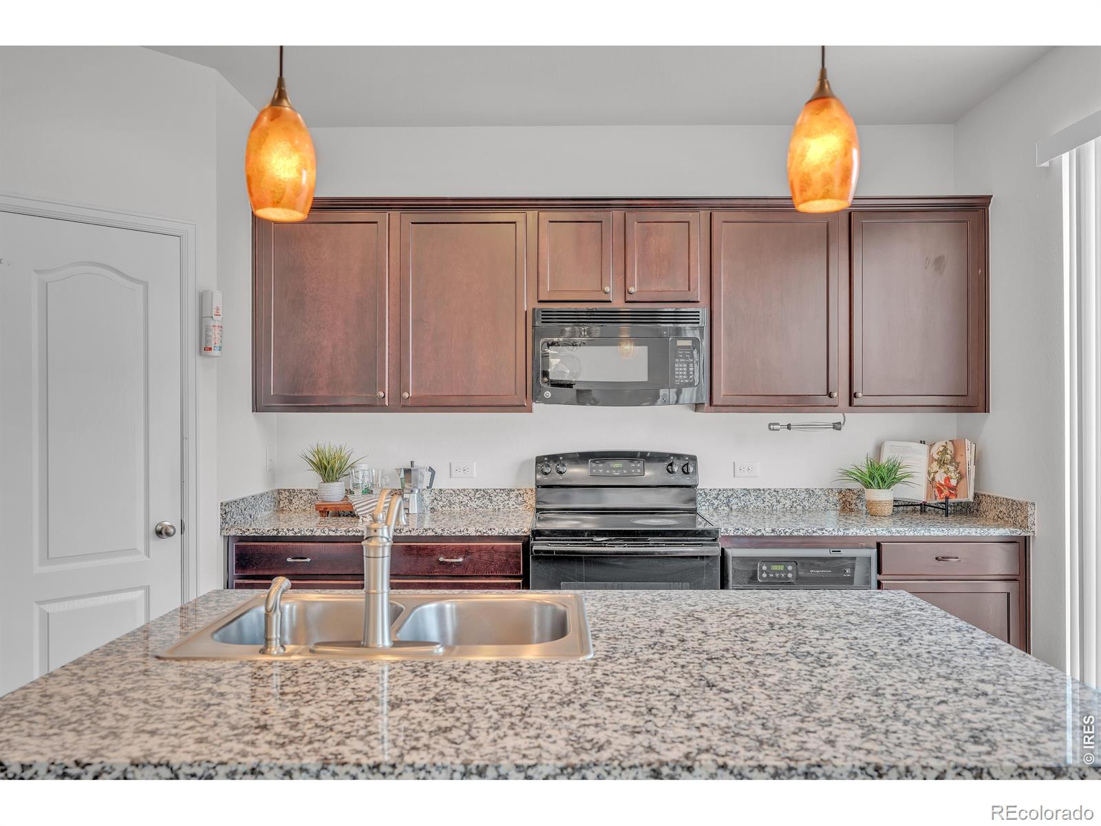 MLS Image #5 for 25447 e 4th avenue,aurora, Colorado