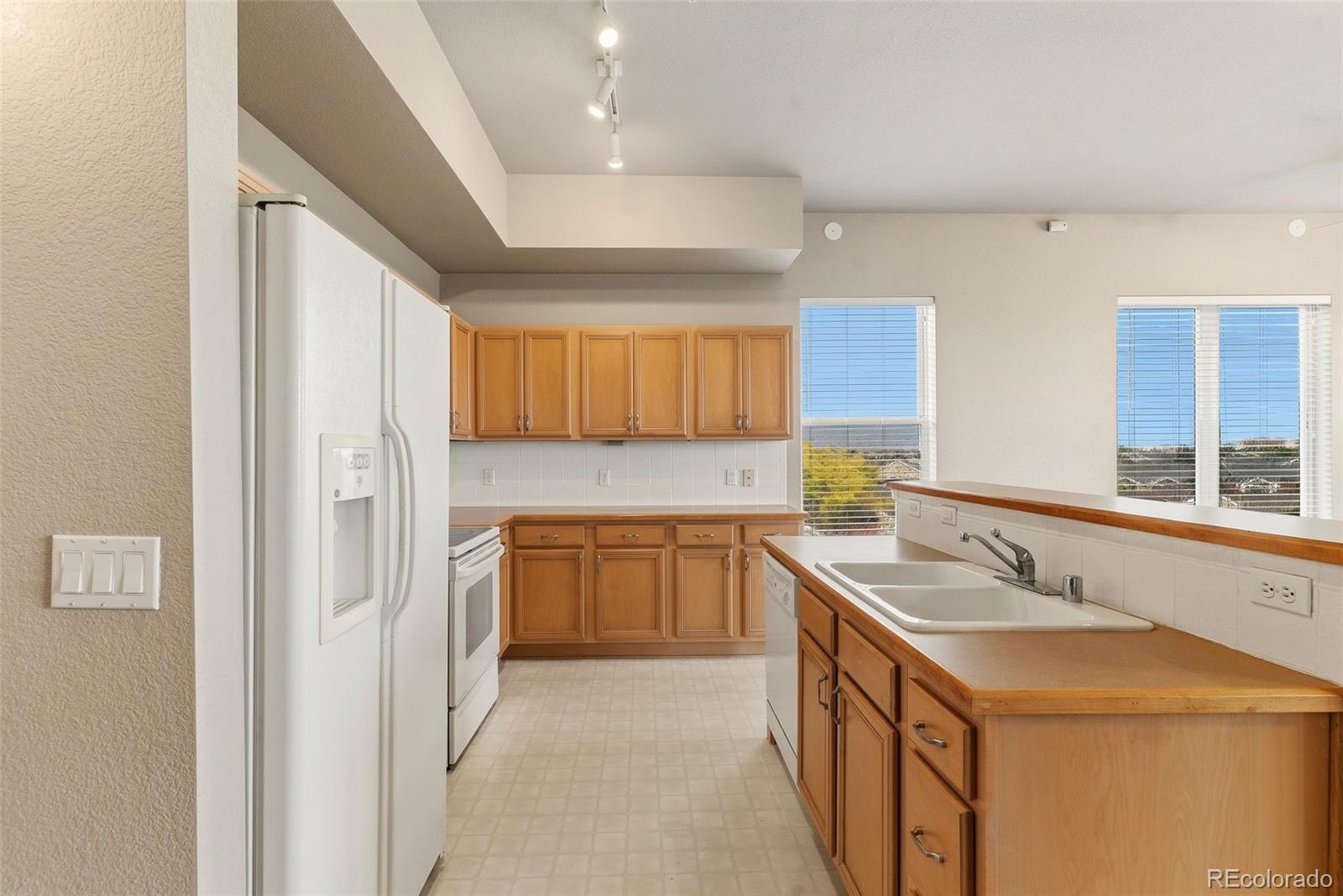 MLS Image #10 for 15475  andrews drive 412,denver, Colorado