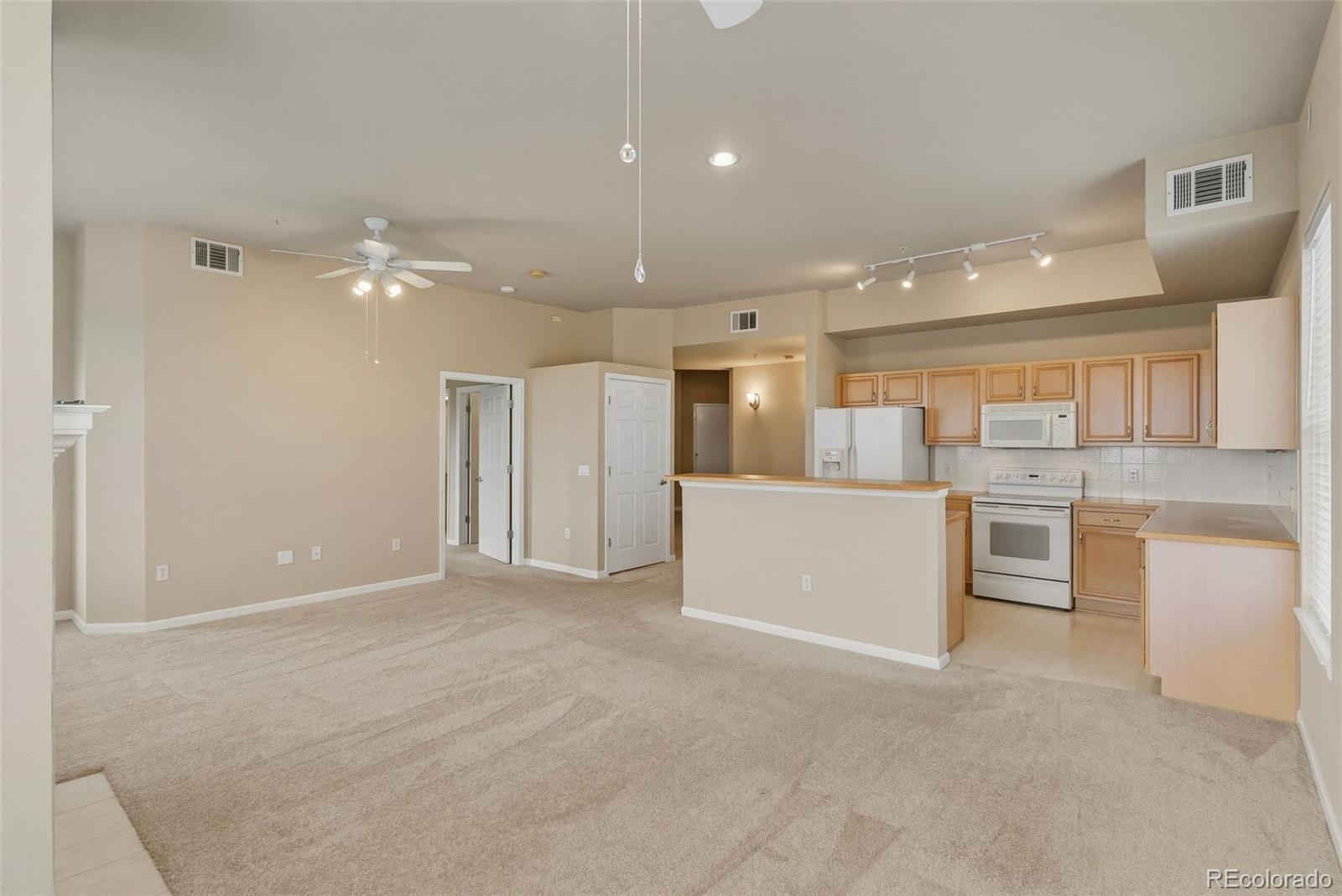 MLS Image #6 for 15475  andrews drive 412,denver, Colorado