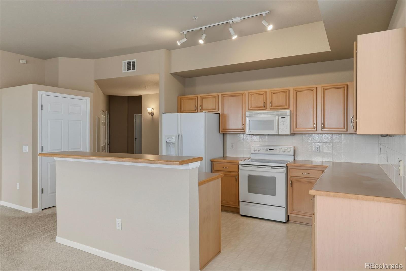 MLS Image #7 for 15475  andrews drive 412,denver, Colorado