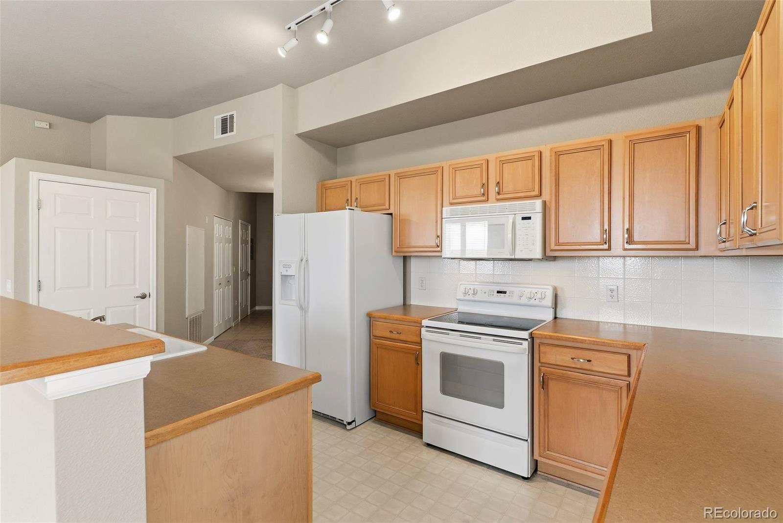 MLS Image #8 for 15475  andrews drive 412,denver, Colorado
