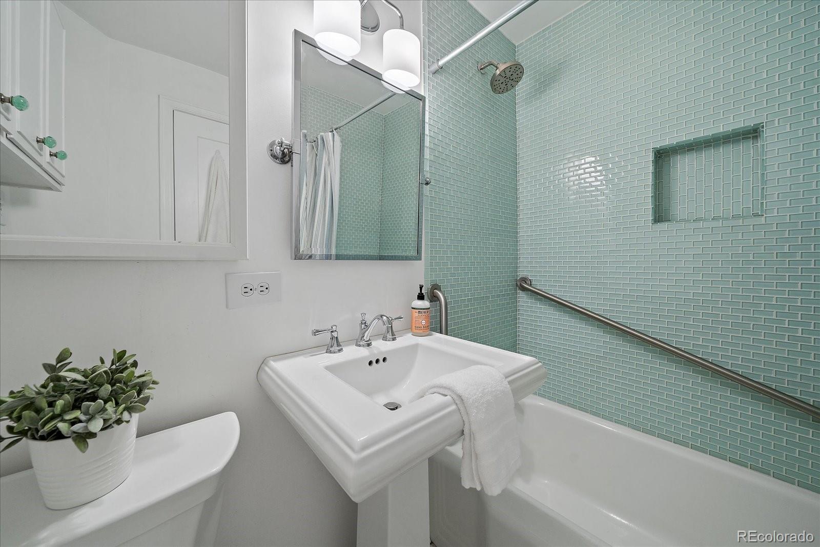 MLS Image #15 for 910  kearney street,denver, Colorado