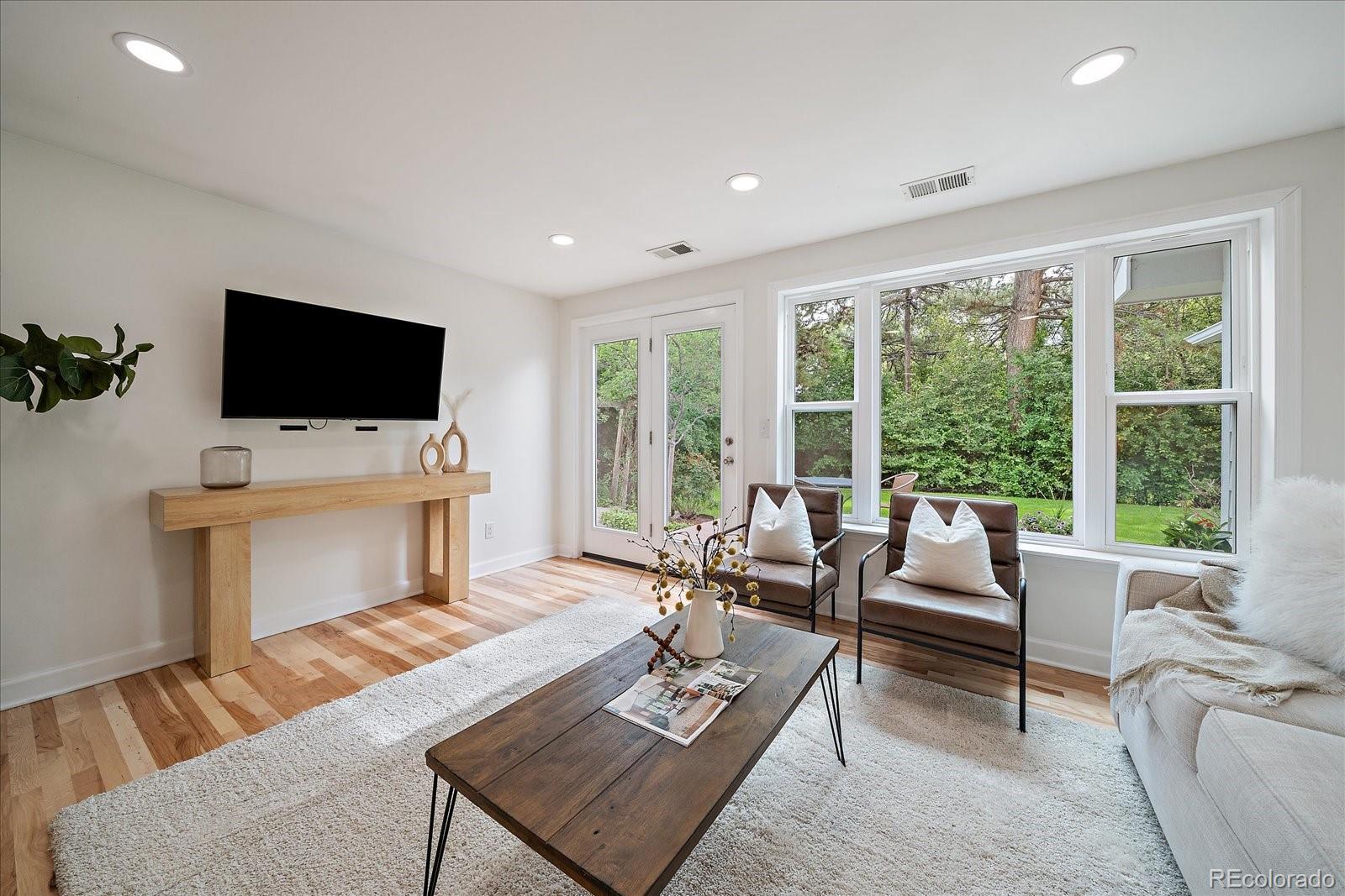 MLS Image #9 for 910  kearney street,denver, Colorado