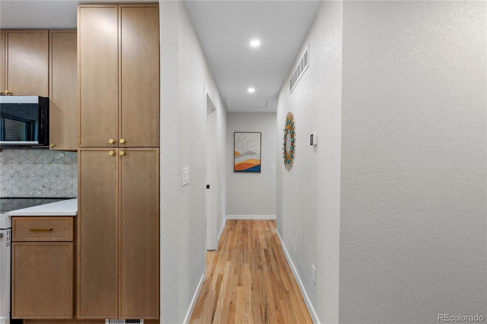 MLS Image #33 for 954 s ivy street,denver, Colorado