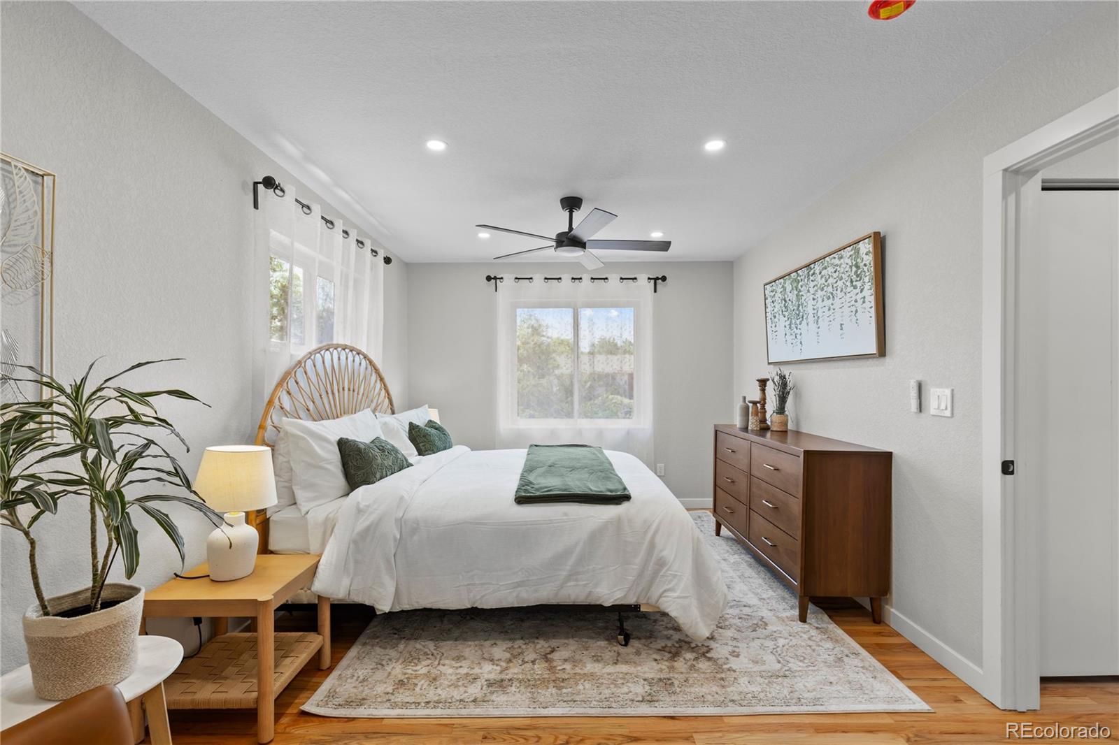 MLS Image #35 for 954 s ivy street,denver, Colorado