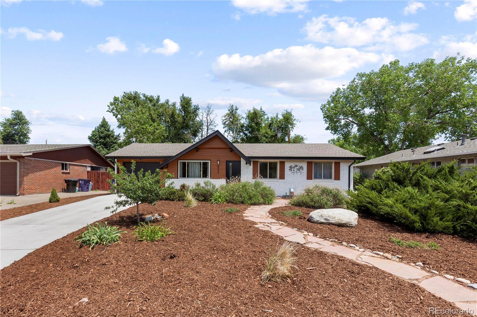 MLS Image #4 for 954 s ivy street,denver, Colorado