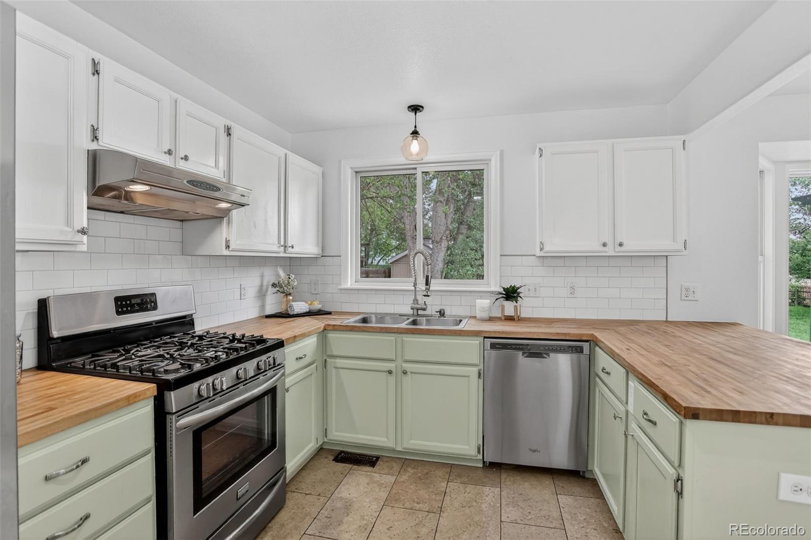 MLS Image #5 for 880  parthenon court,lafayette, Colorado