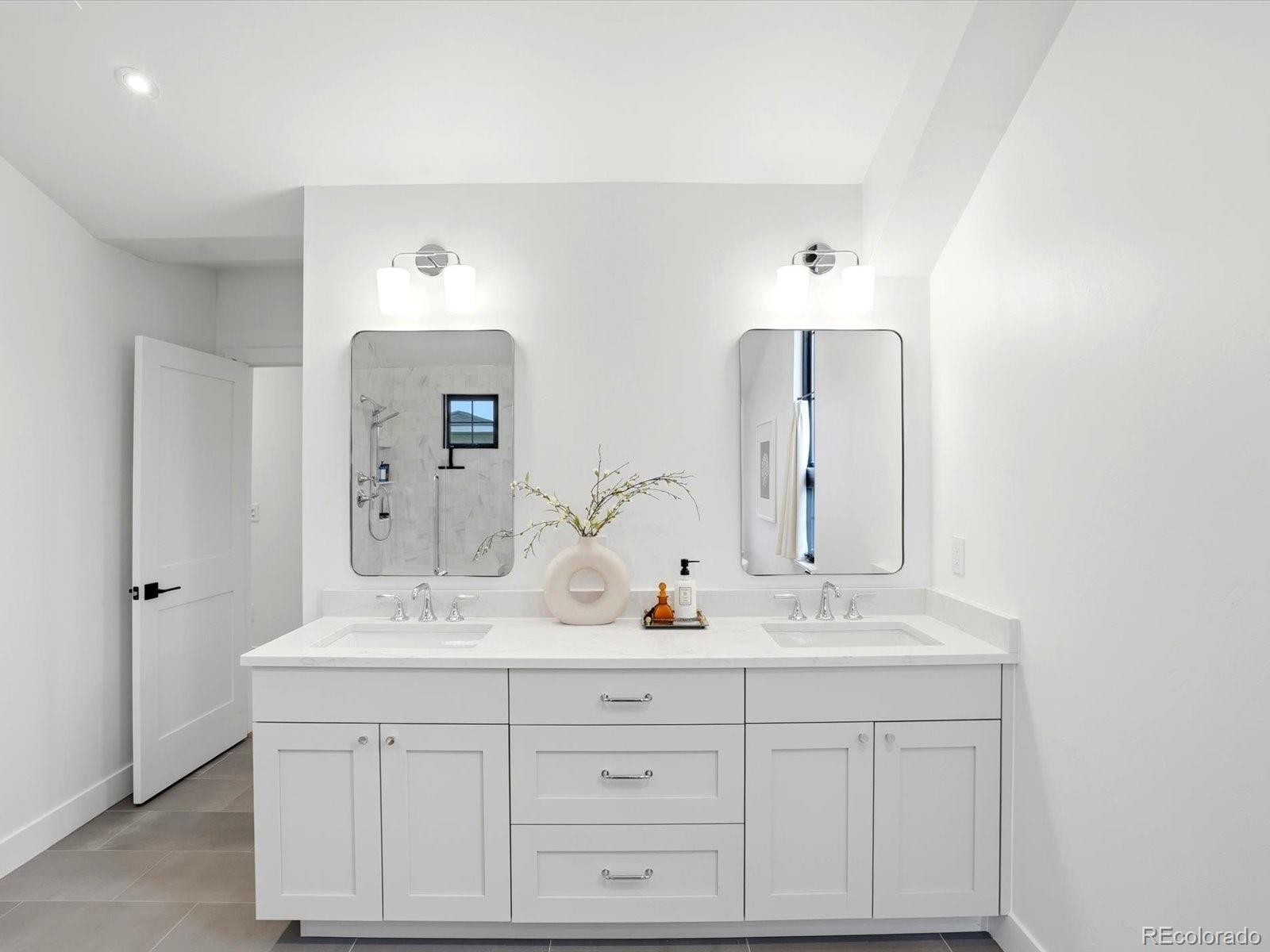 MLS Image #34 for 2900 s madison street,denver, Colorado