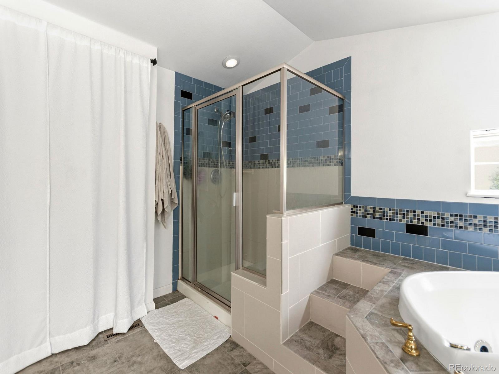 MLS Image #23 for 1605 s kearney street,denver, Colorado
