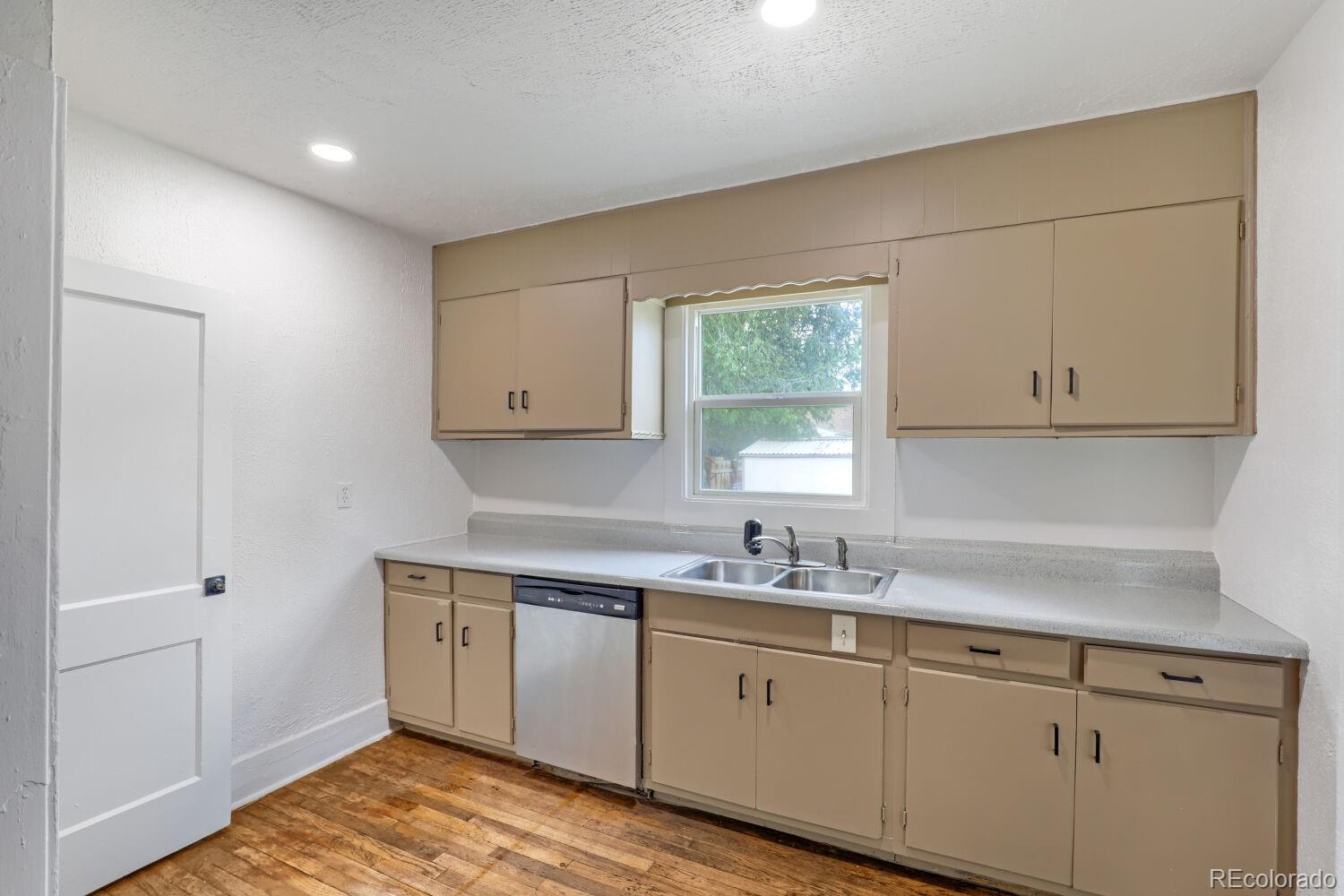 MLS Image #4 for 8015 e 16th avenue,denver, Colorado