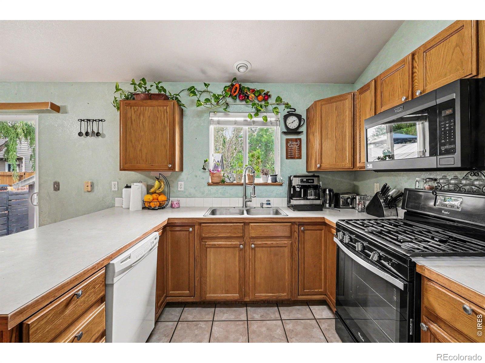 MLS Image #6 for 3310  windmill court,evans, Colorado