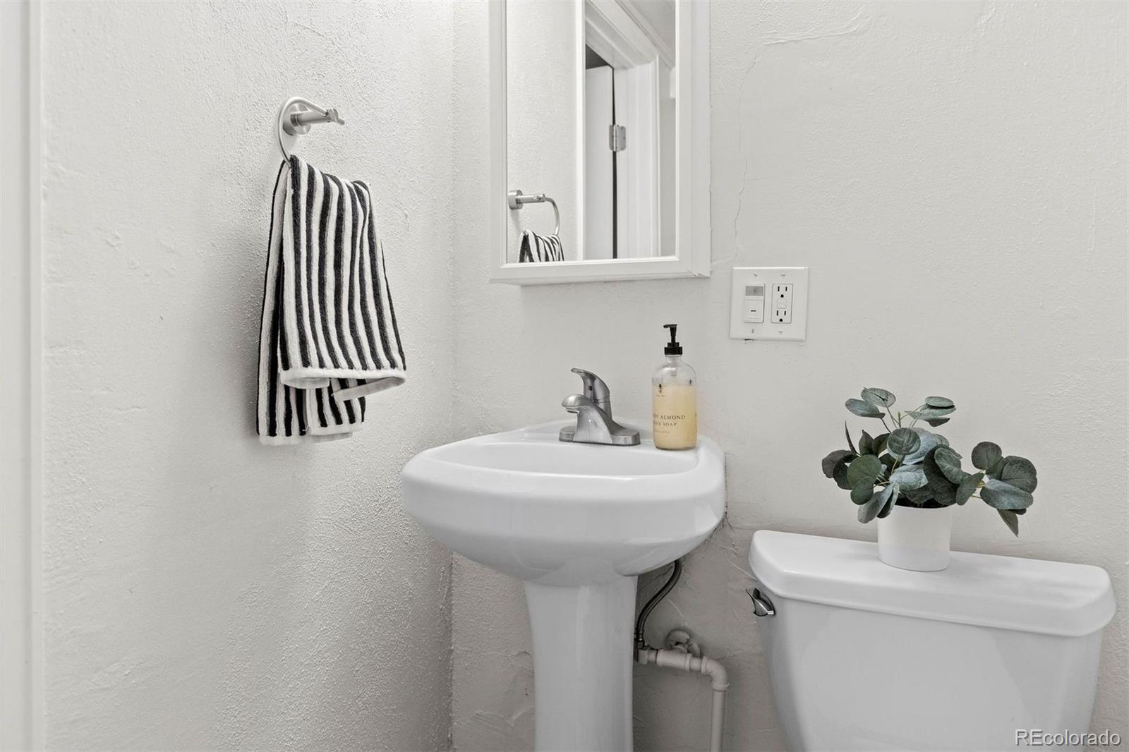 MLS Image #23 for 795  jasmine street,denver, Colorado