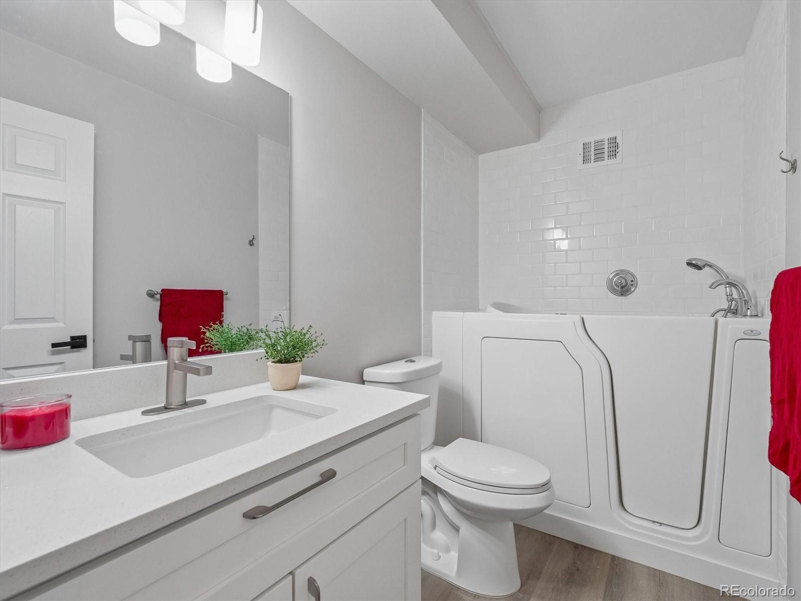 MLS Image #16 for 635 s alton way,denver, Colorado