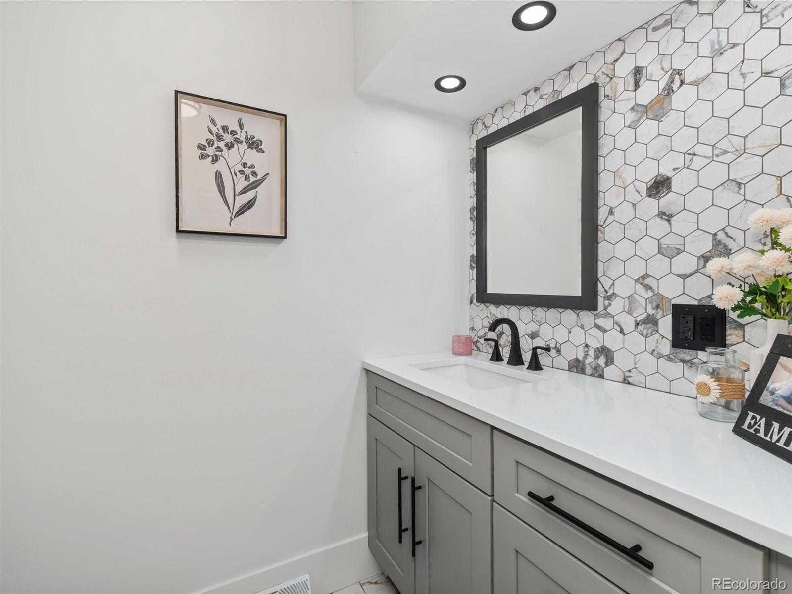 MLS Image #21 for 6562 e cornell avenue,denver, Colorado