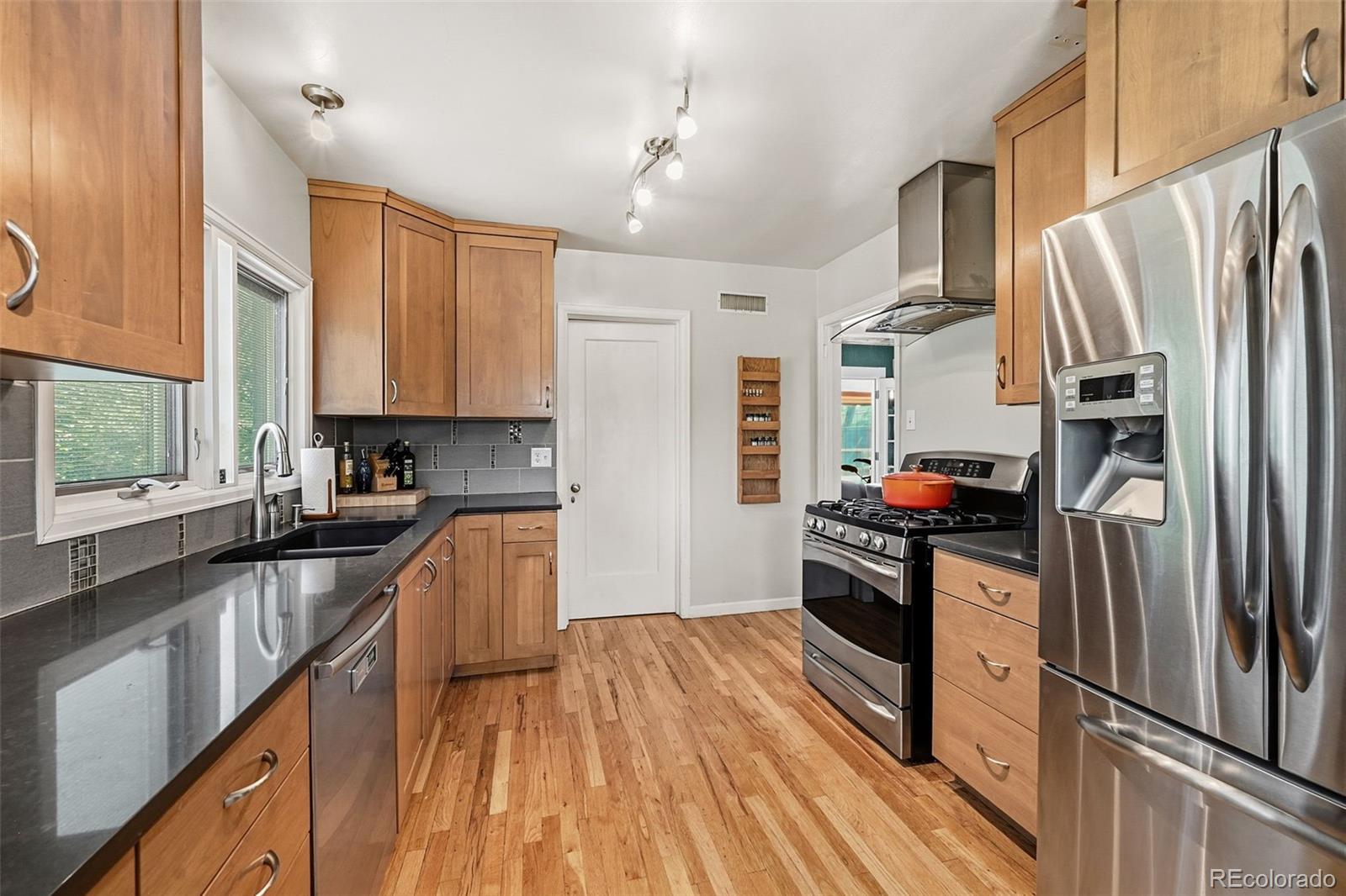 MLS Image #10 for 5075 w moncrieff place,denver, Colorado