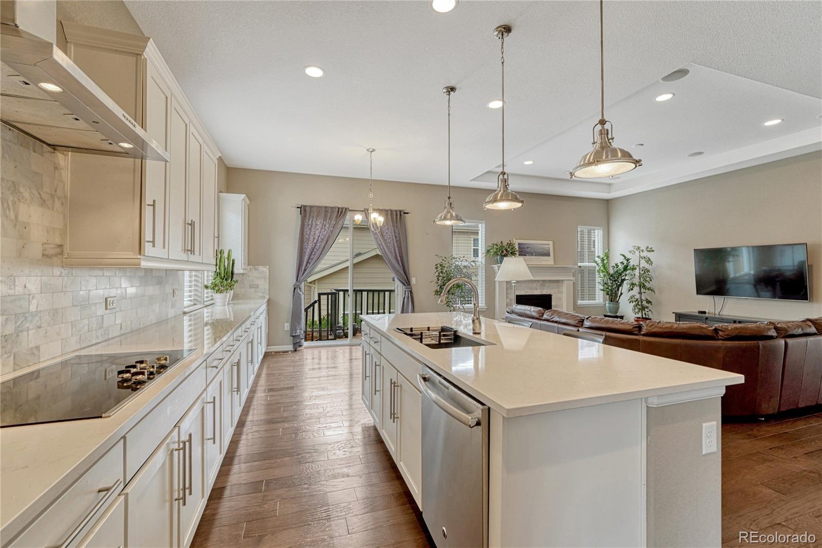 MLS Image #11 for 681 e dry creek circle,littleton, Colorado