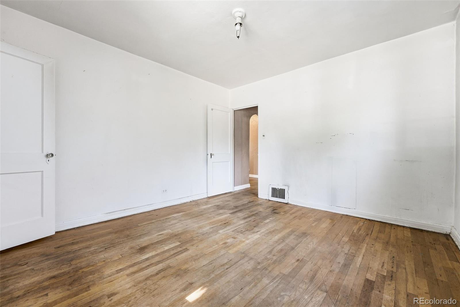 MLS Image #10 for 2661 n glencoe street,denver, Colorado