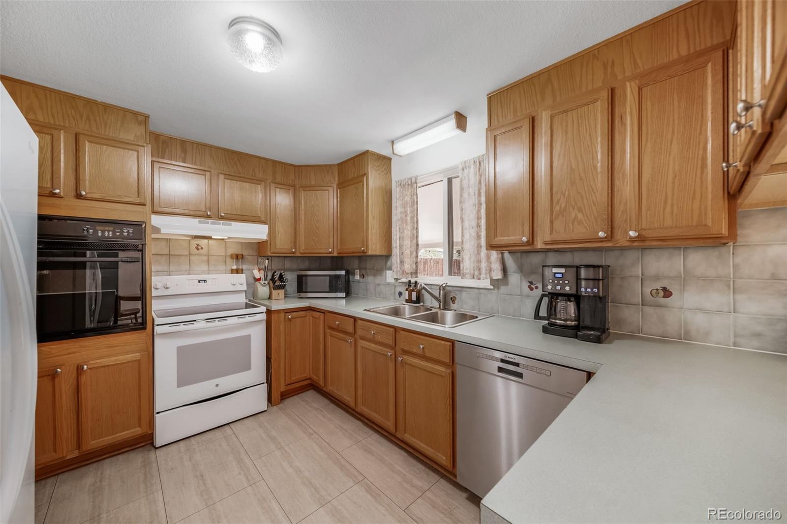 MLS Image #10 for 8070  greenwood court,denver, Colorado