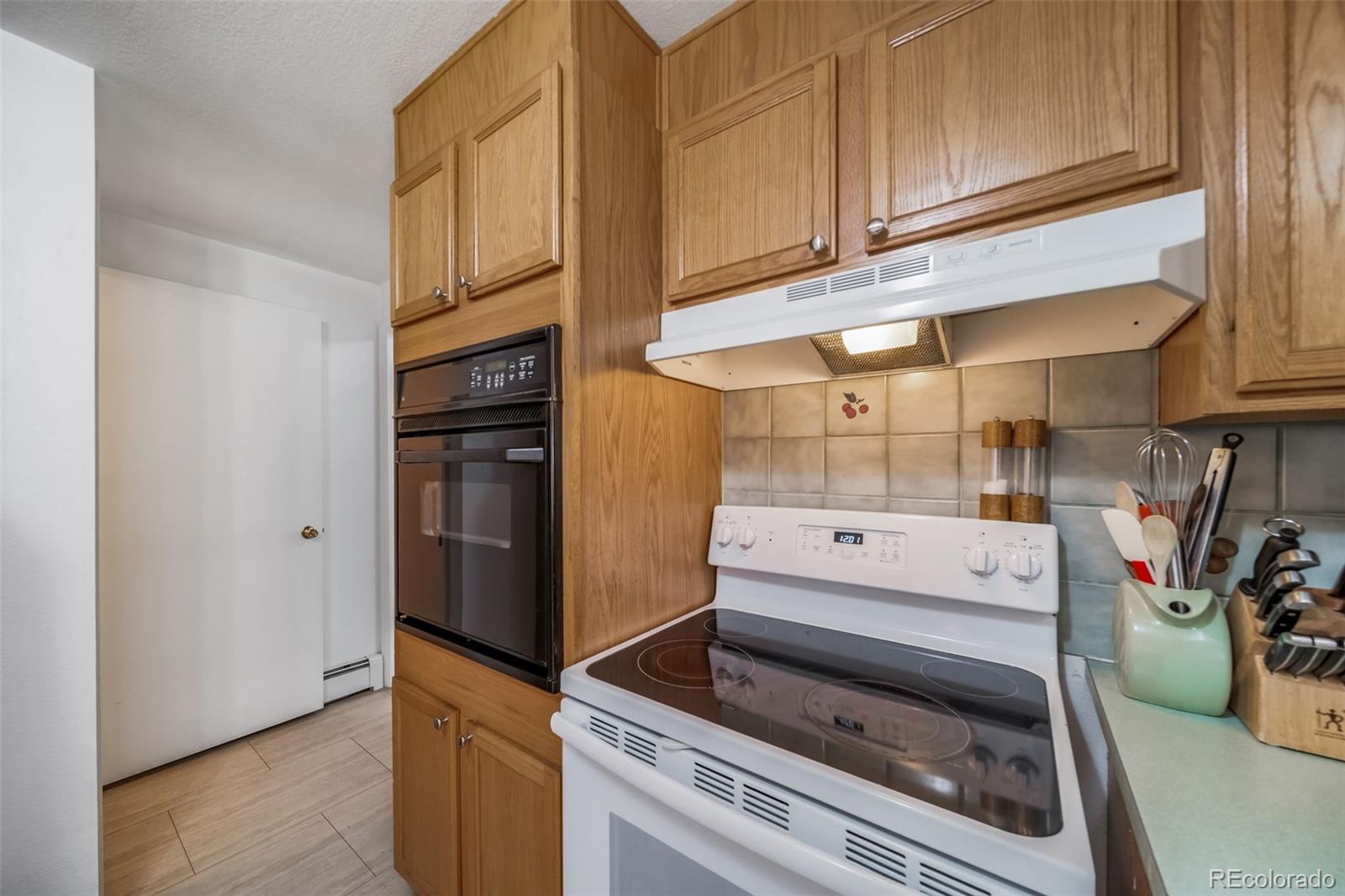 MLS Image #11 for 8070  greenwood court,denver, Colorado