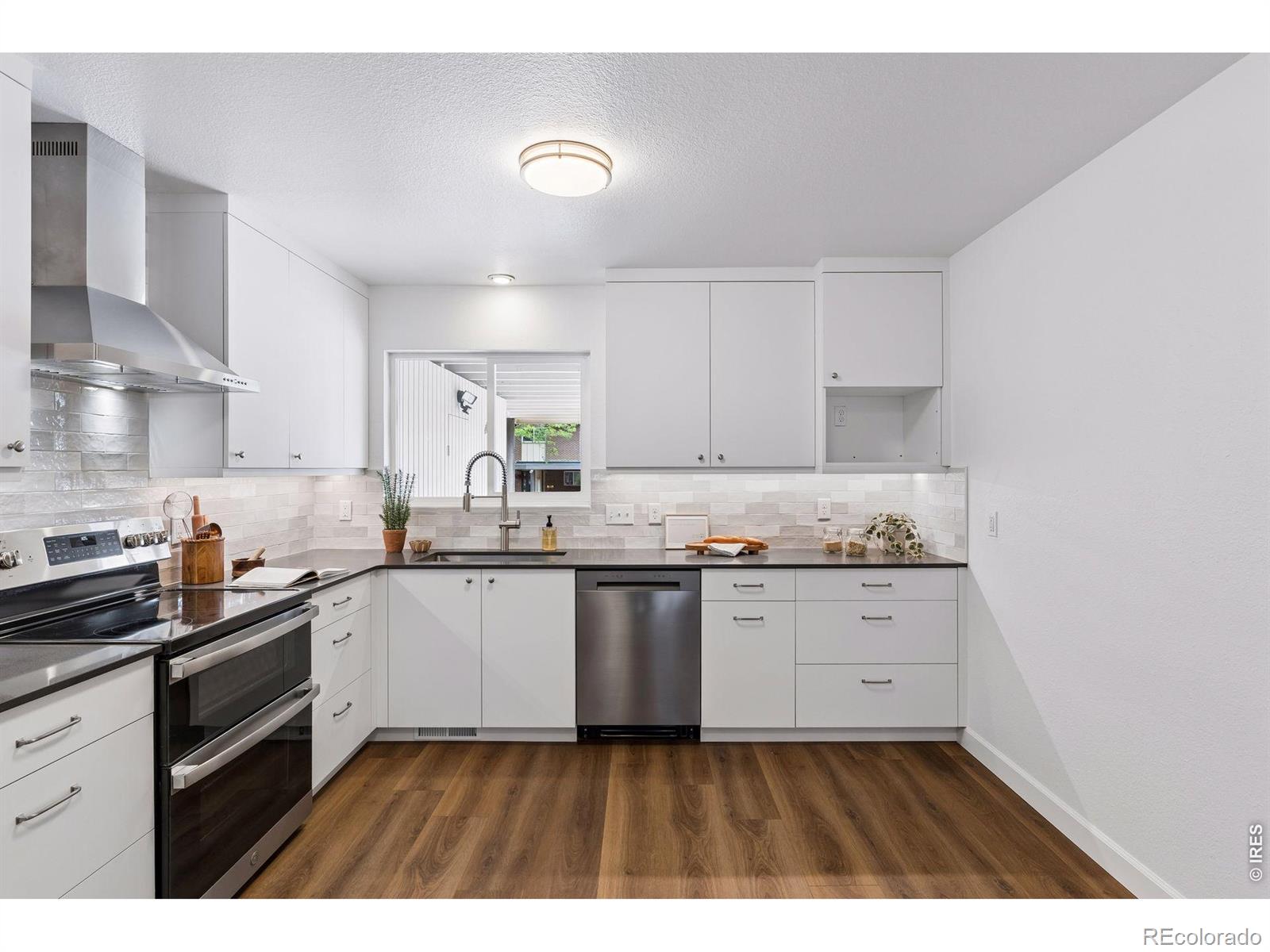 MLS Image #4 for 1494  greenbriar boulevard,boulder, Colorado