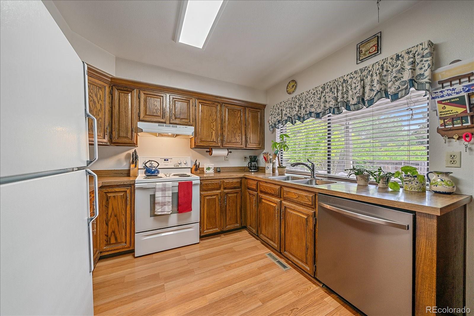 MLS Image #7 for 7752 e phillips circle,centennial, Colorado