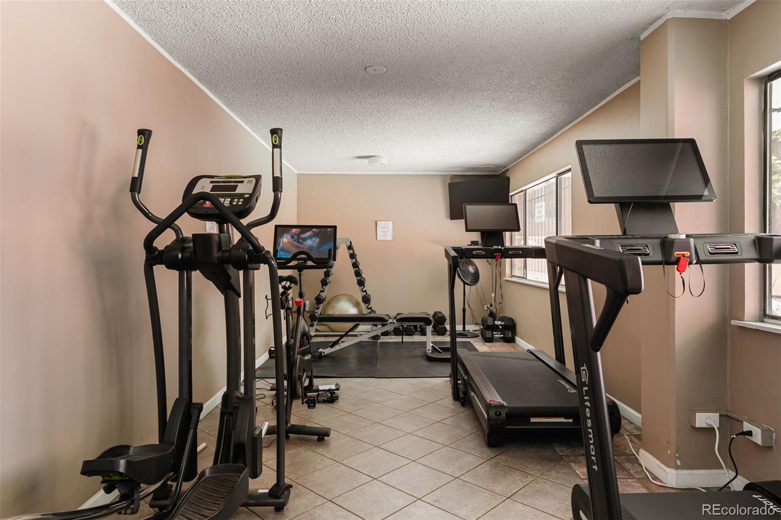 MLS Image #12 for 909 n logan street,denver, Colorado