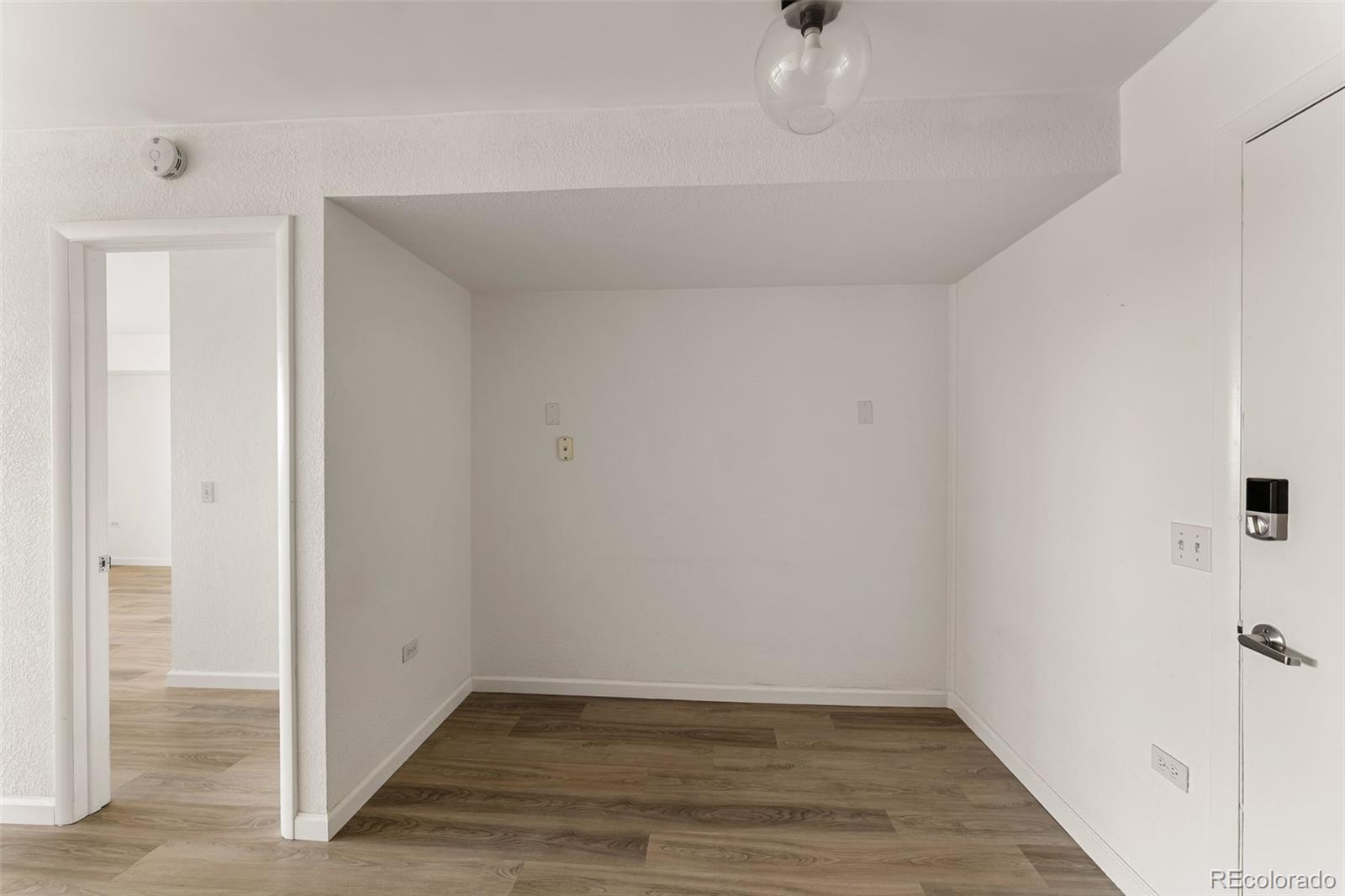 MLS Image #5 for 909 n logan street,denver, Colorado