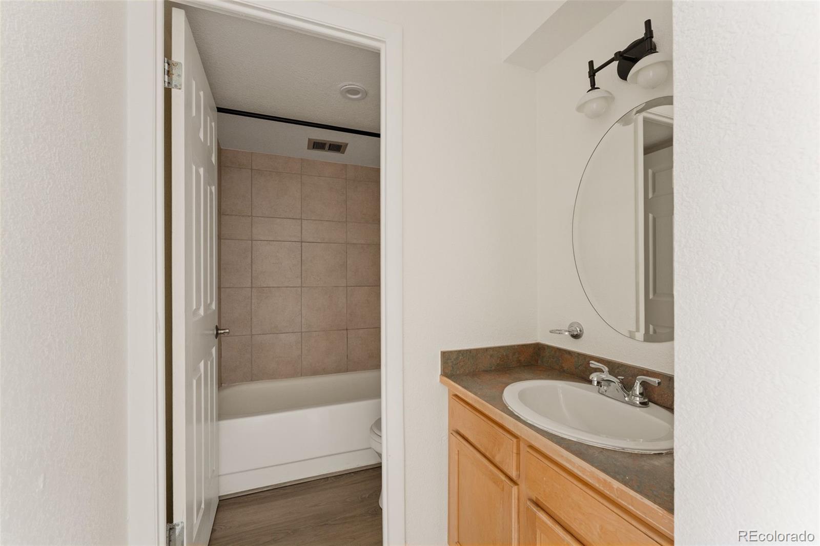 MLS Image #8 for 909 n logan street,denver, Colorado