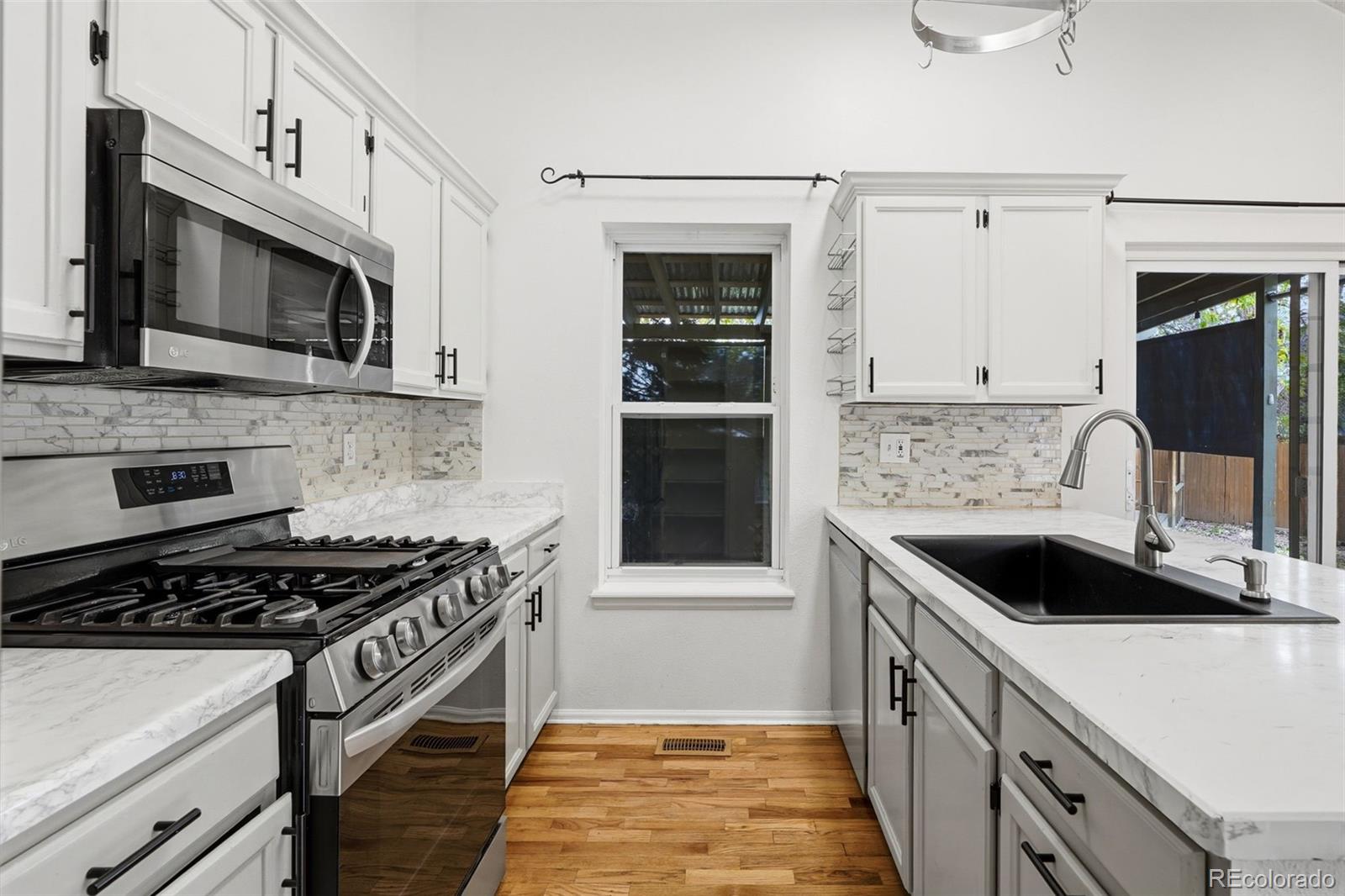 MLS Image #12 for 711 s granby circle,aurora, Colorado