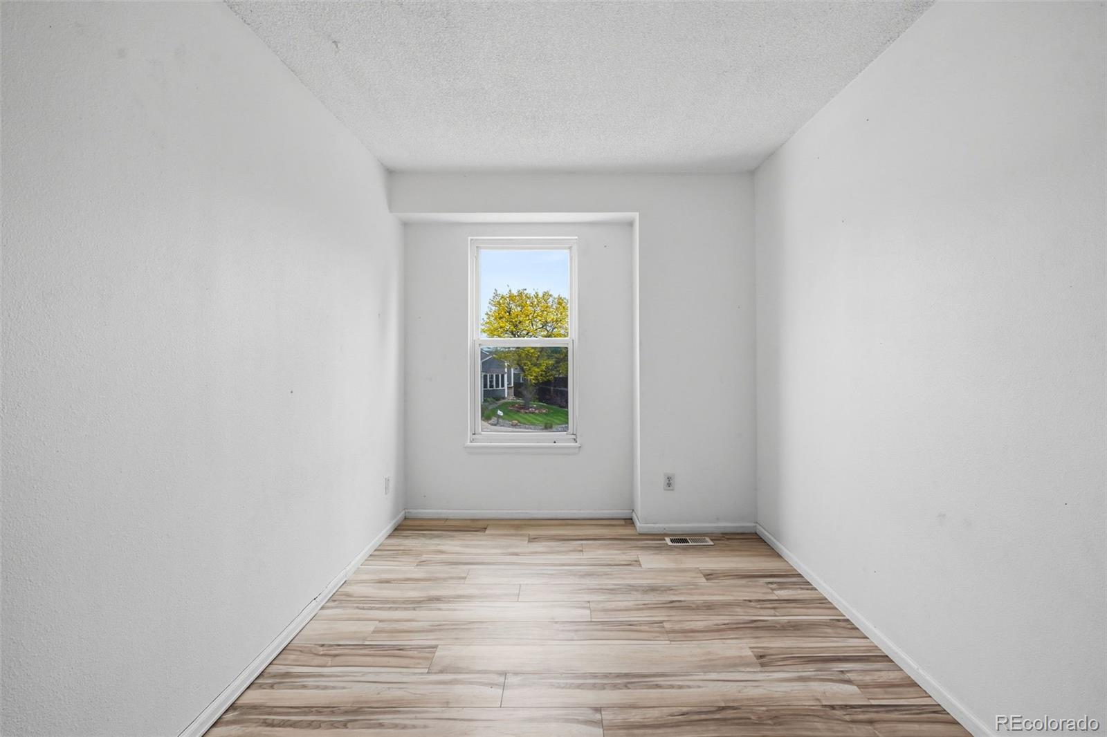 MLS Image #18 for 711 s granby circle,aurora, Colorado