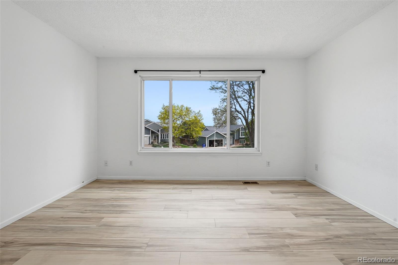 MLS Image #22 for 711 s granby circle,aurora, Colorado