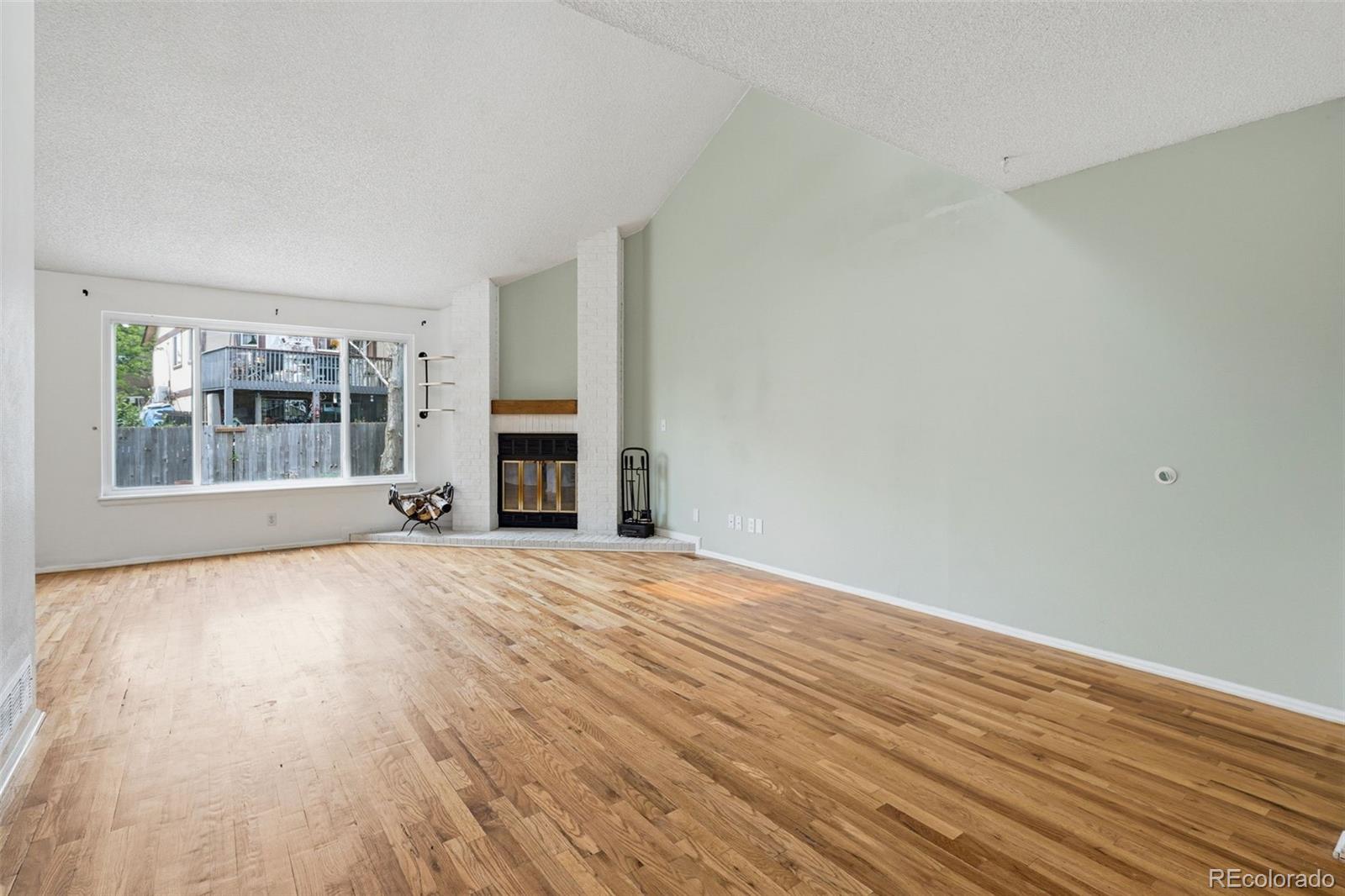 MLS Image #4 for 711 s granby circle,aurora, Colorado
