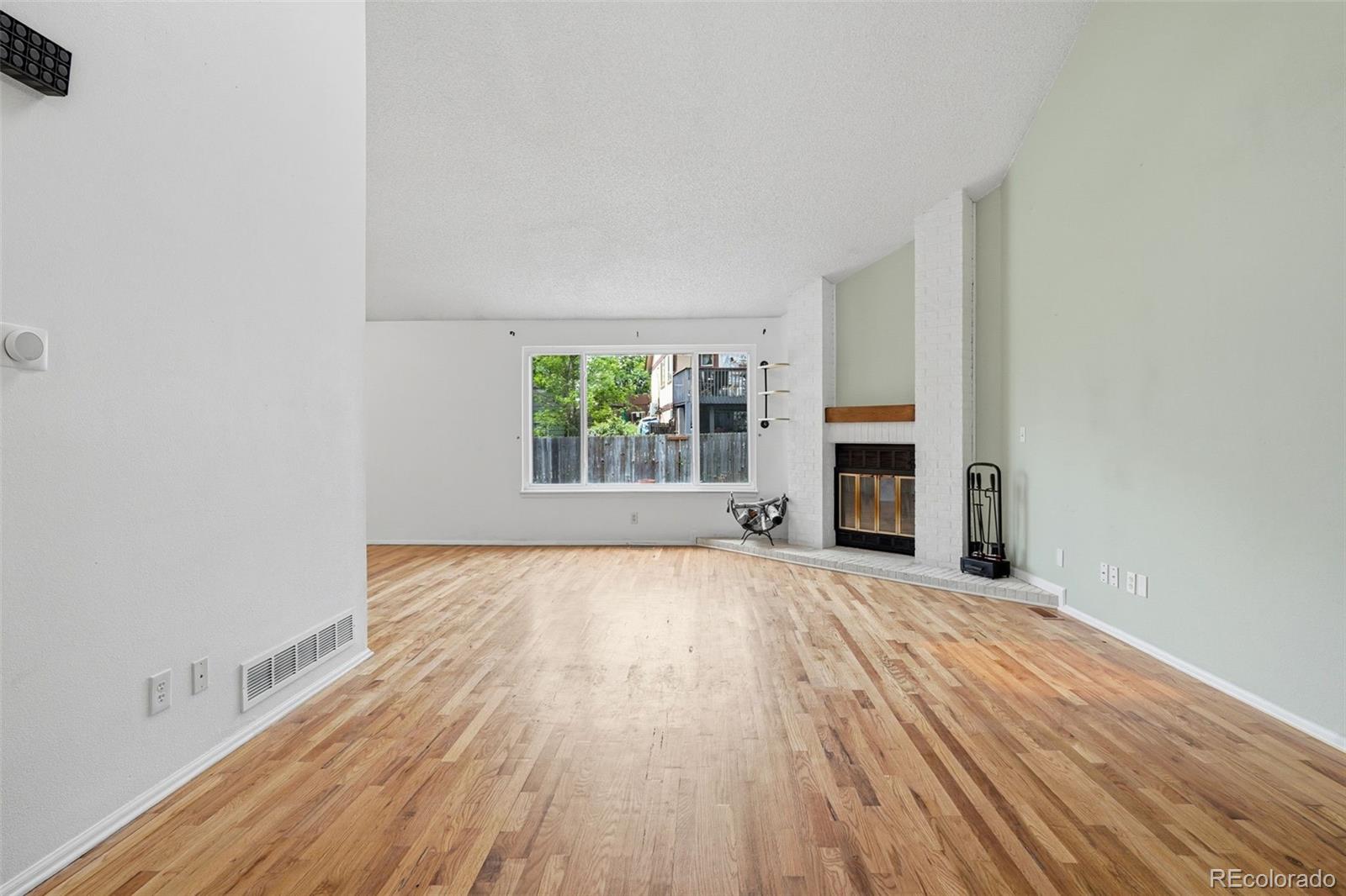 MLS Image #5 for 711 s granby circle,aurora, Colorado