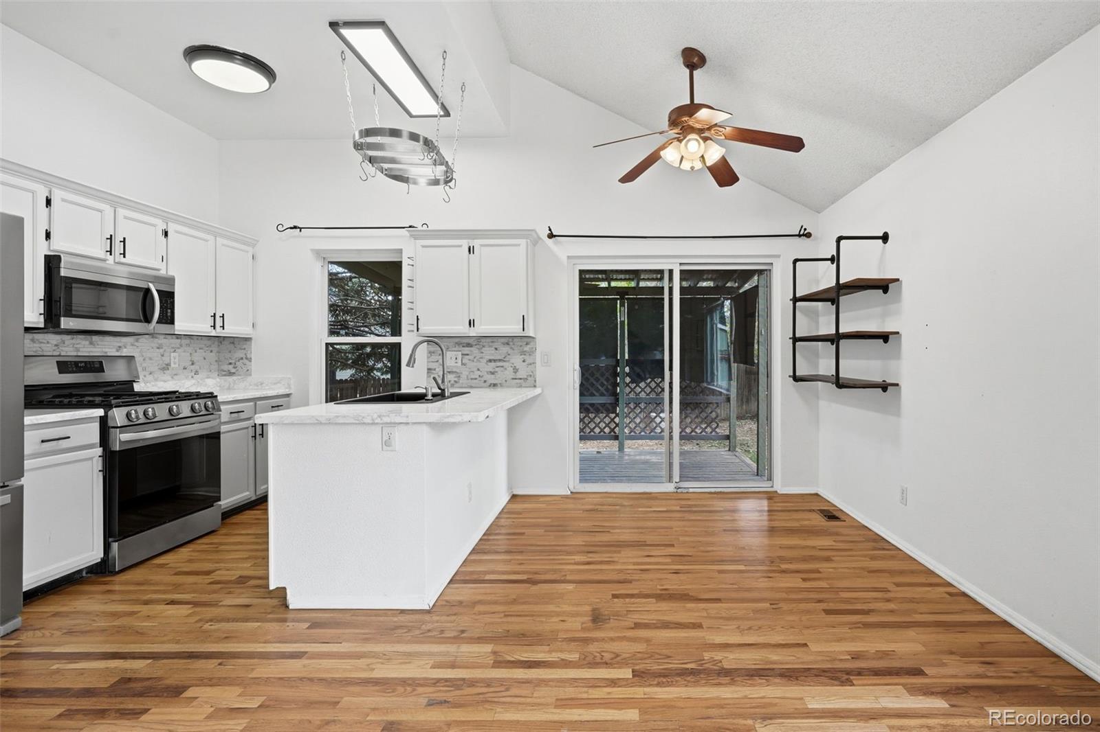 MLS Image #9 for 711 s granby circle,aurora, Colorado