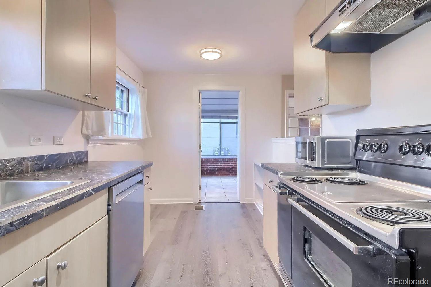 MLS Image #4 for 928 s harrison street,denver, Colorado