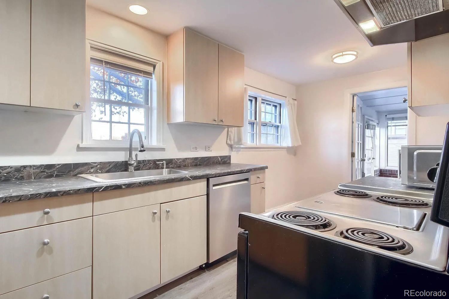 MLS Image #6 for 928 s harrison street,denver, Colorado