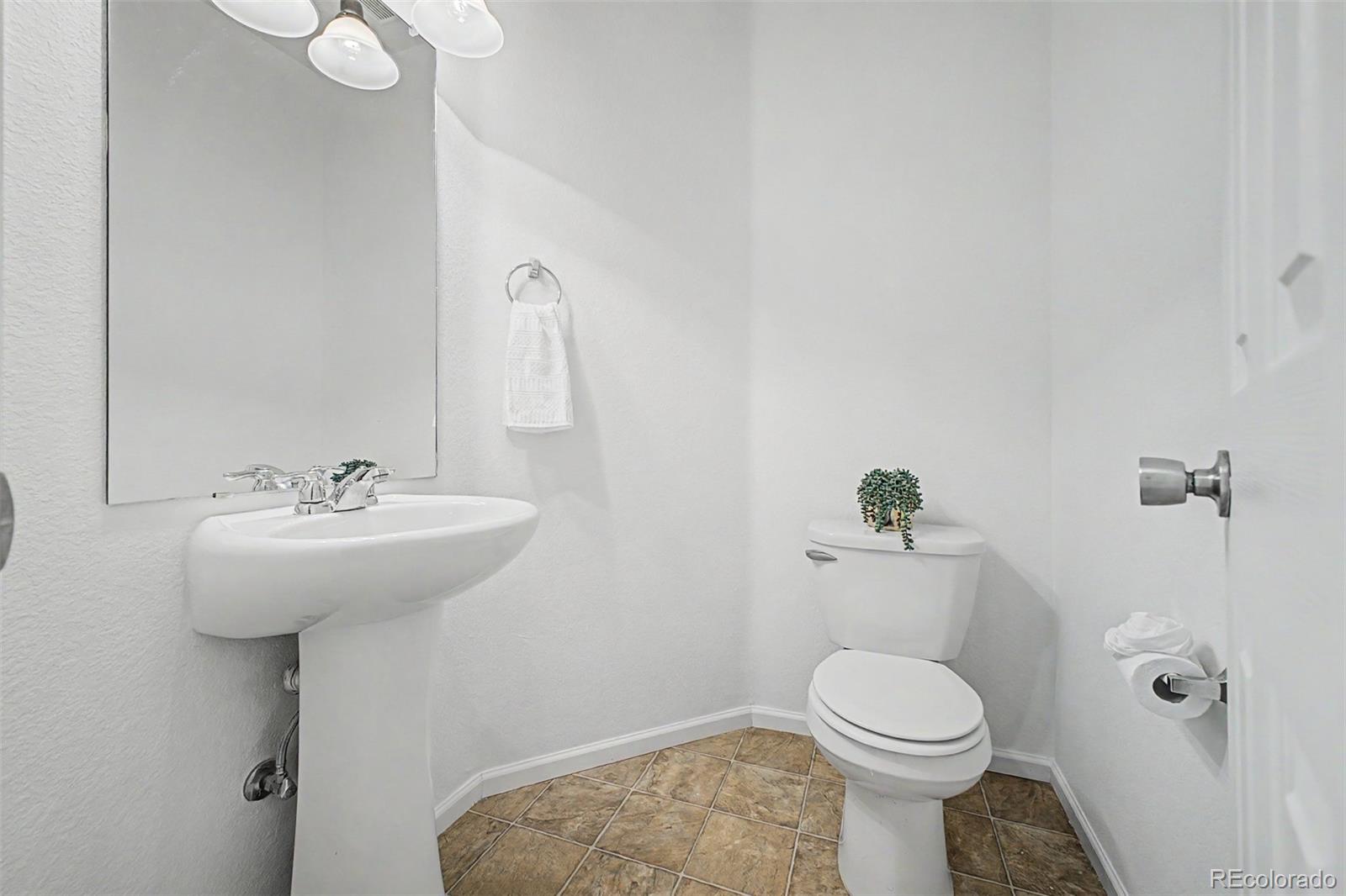 MLS Image #19 for 5552  killarney street,denver, Colorado