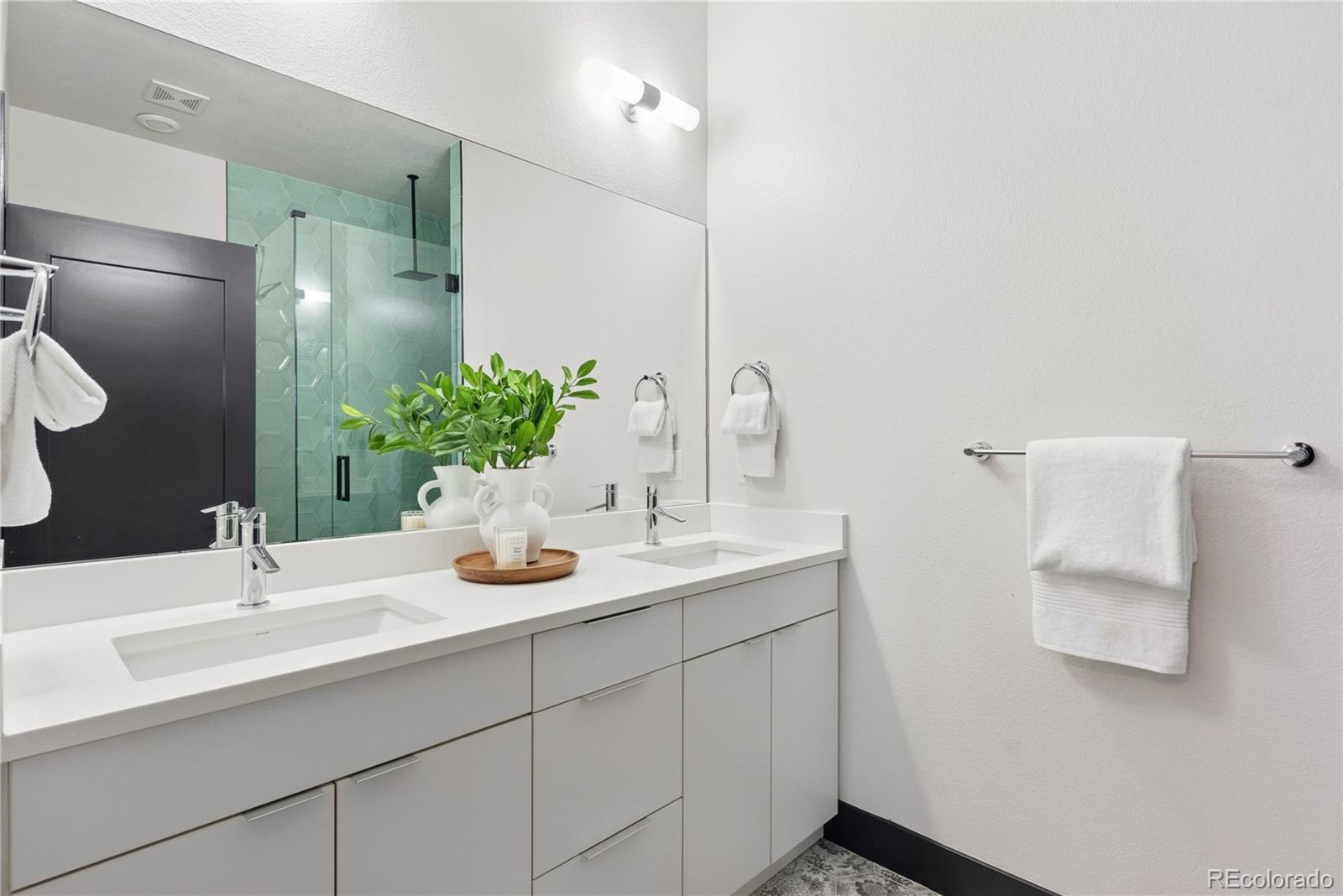 MLS Image #28 for 3855 e cedar avenue,denver, Colorado