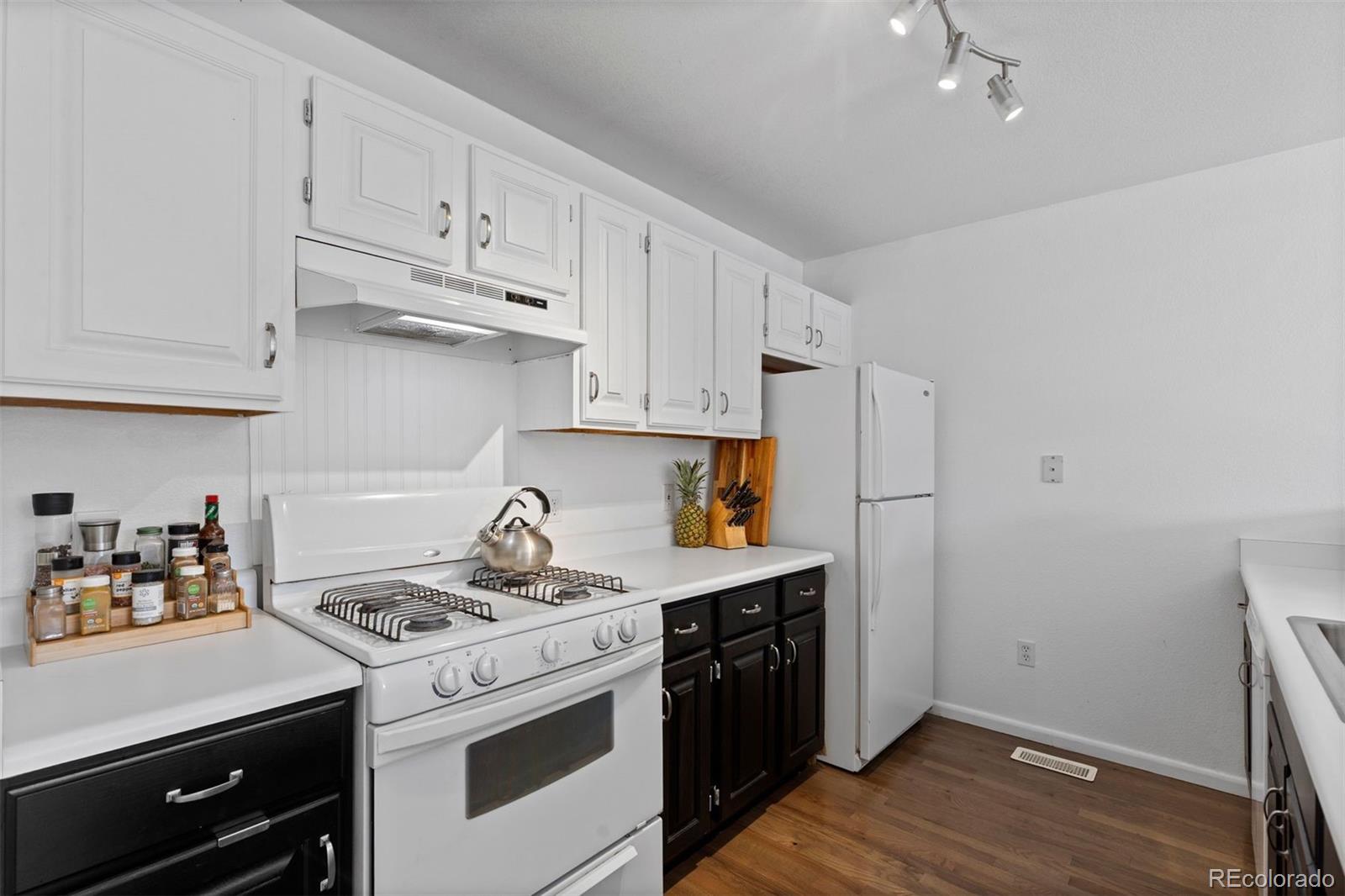 MLS Image #14 for 23317 e saratoga circle,aurora, Colorado