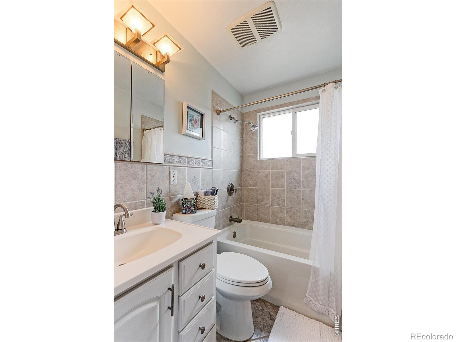 MLS Image #11 for 3333 w wagon trail drive,englewood, Colorado