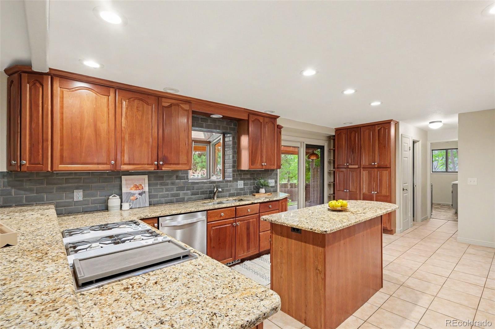 MLS Image #4 for 5937 s jasmine street,centennial, Colorado