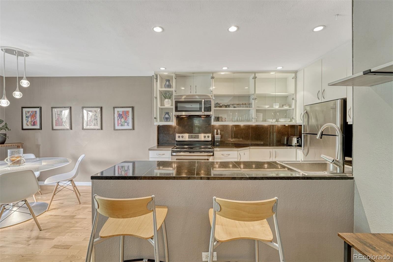 MLS Image #7 for 480 s marion parkway 305,denver, Colorado
