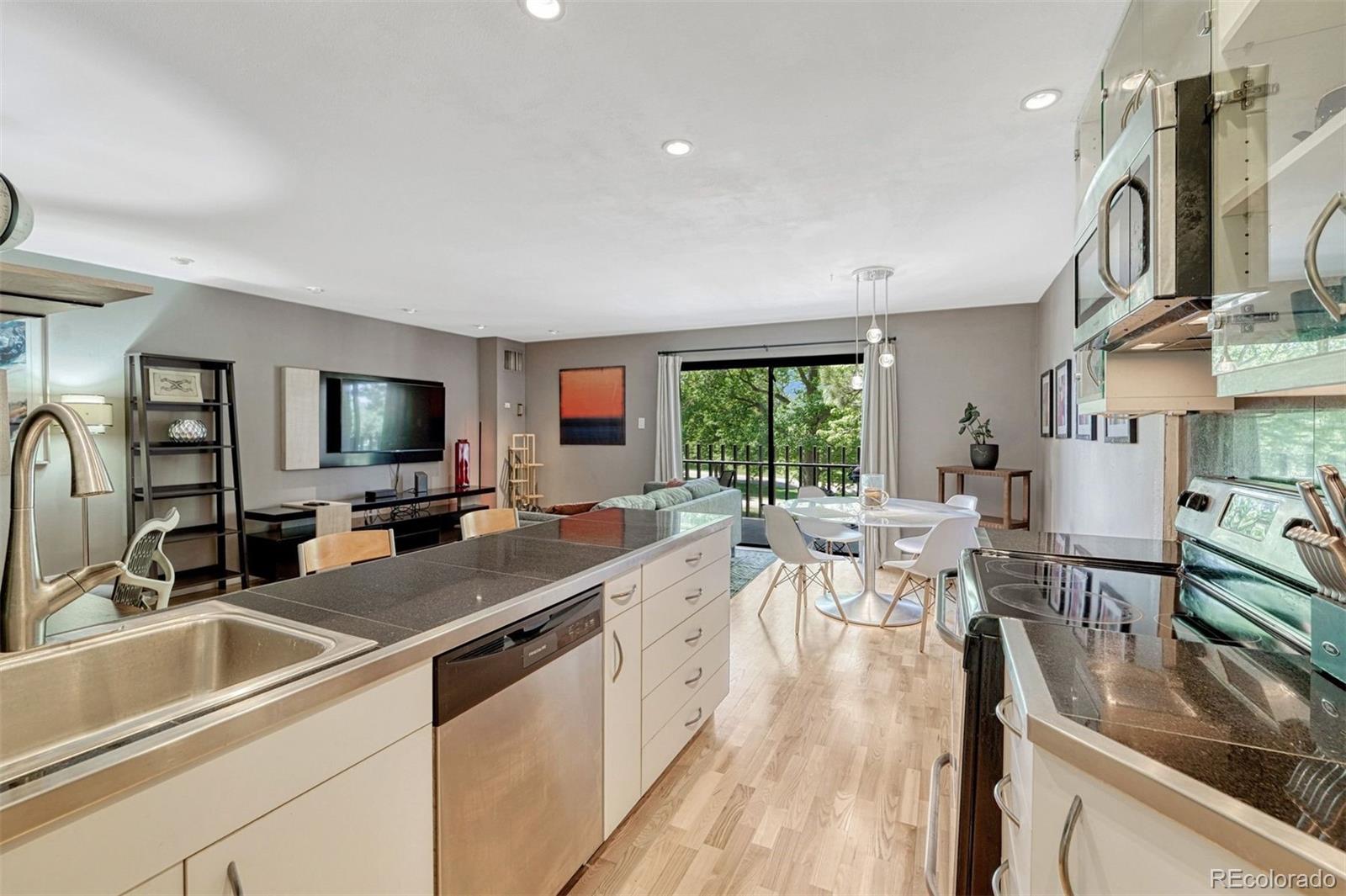 MLS Image #8 for 480 s marion parkway 305,denver, Colorado