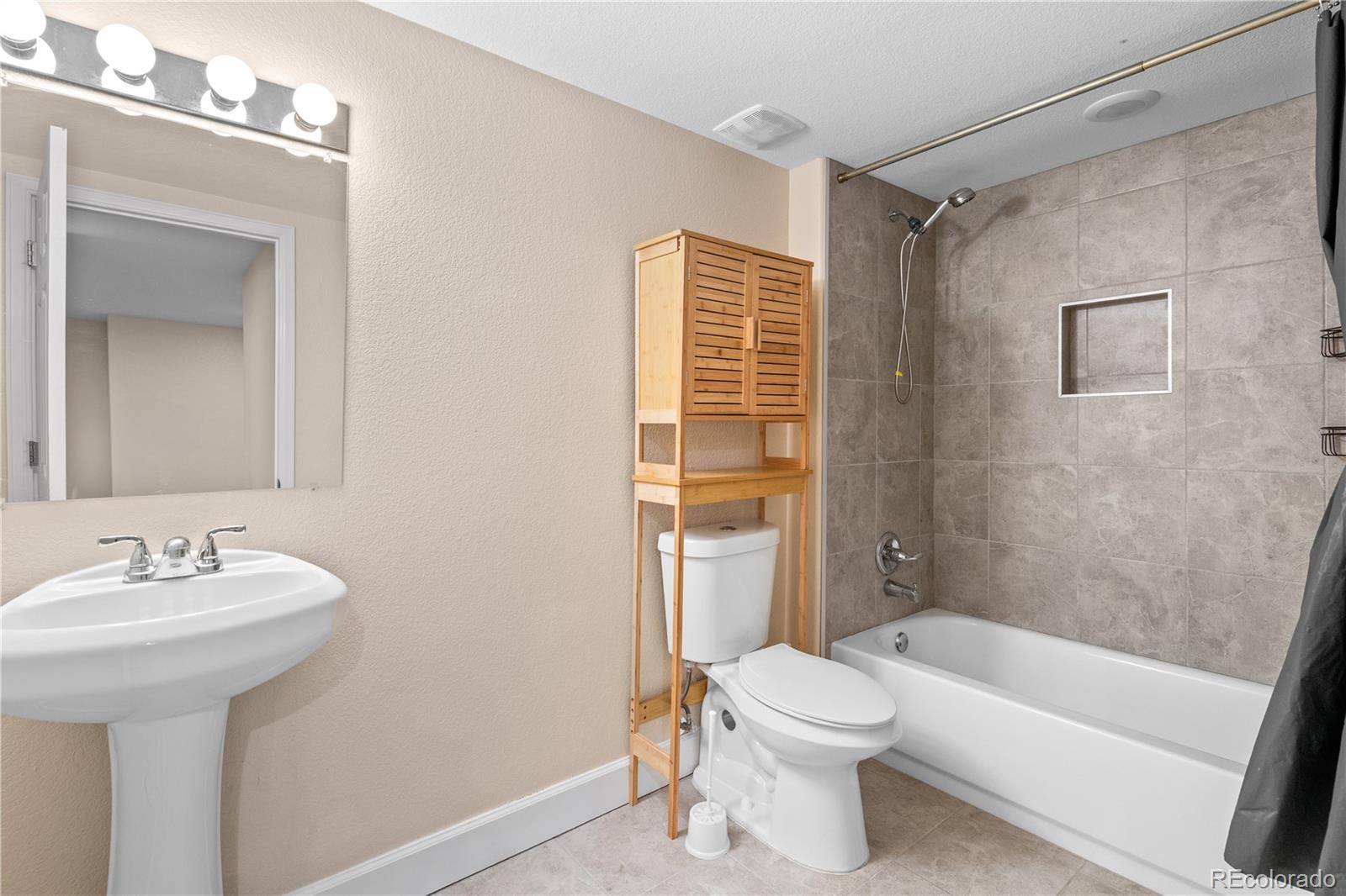 MLS Image #37 for 4643 s abilene circle,aurora, Colorado