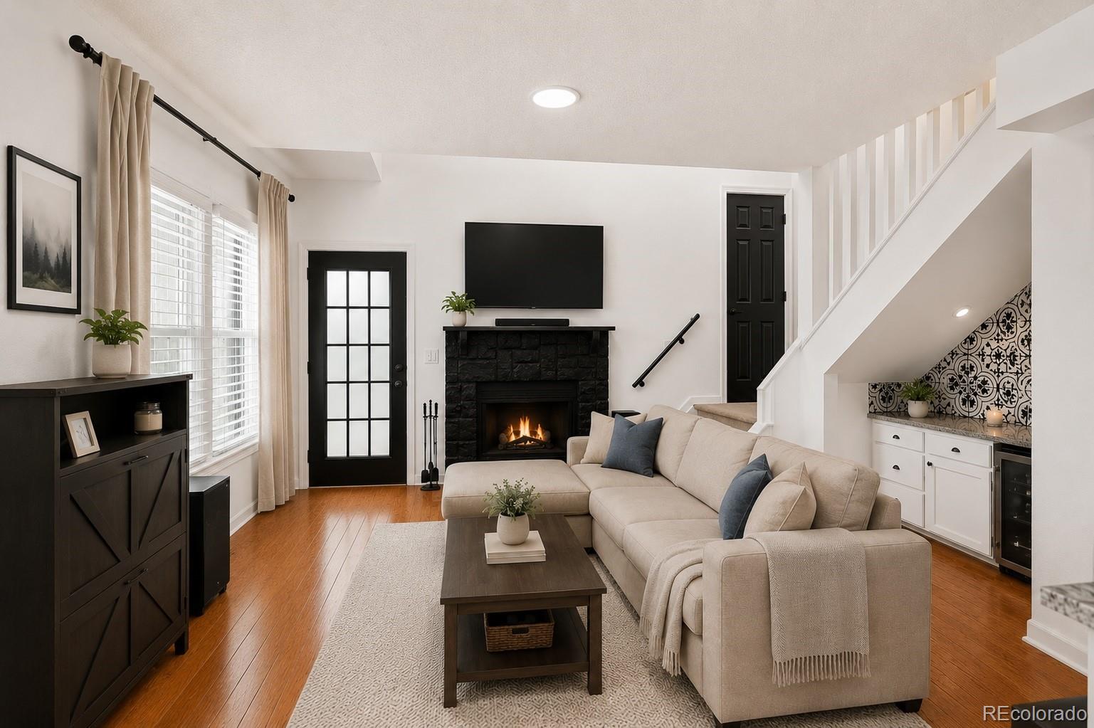 MLS Image #3 for 962 s dearborn way,aurora, Colorado