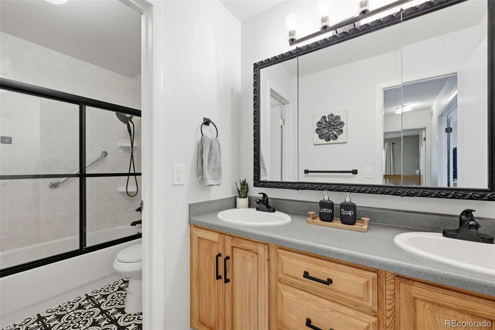 MLS Image #10 for 2598 s vaughn way b,aurora, Colorado