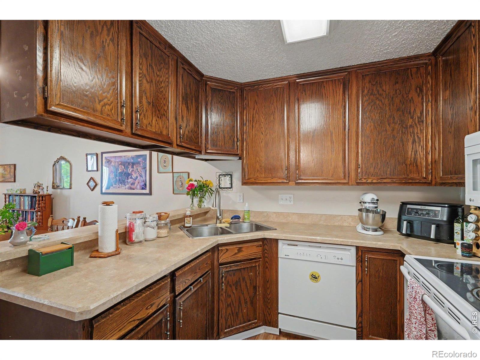 MLS Image #10 for 3460 s poplar street 106,denver, Colorado
